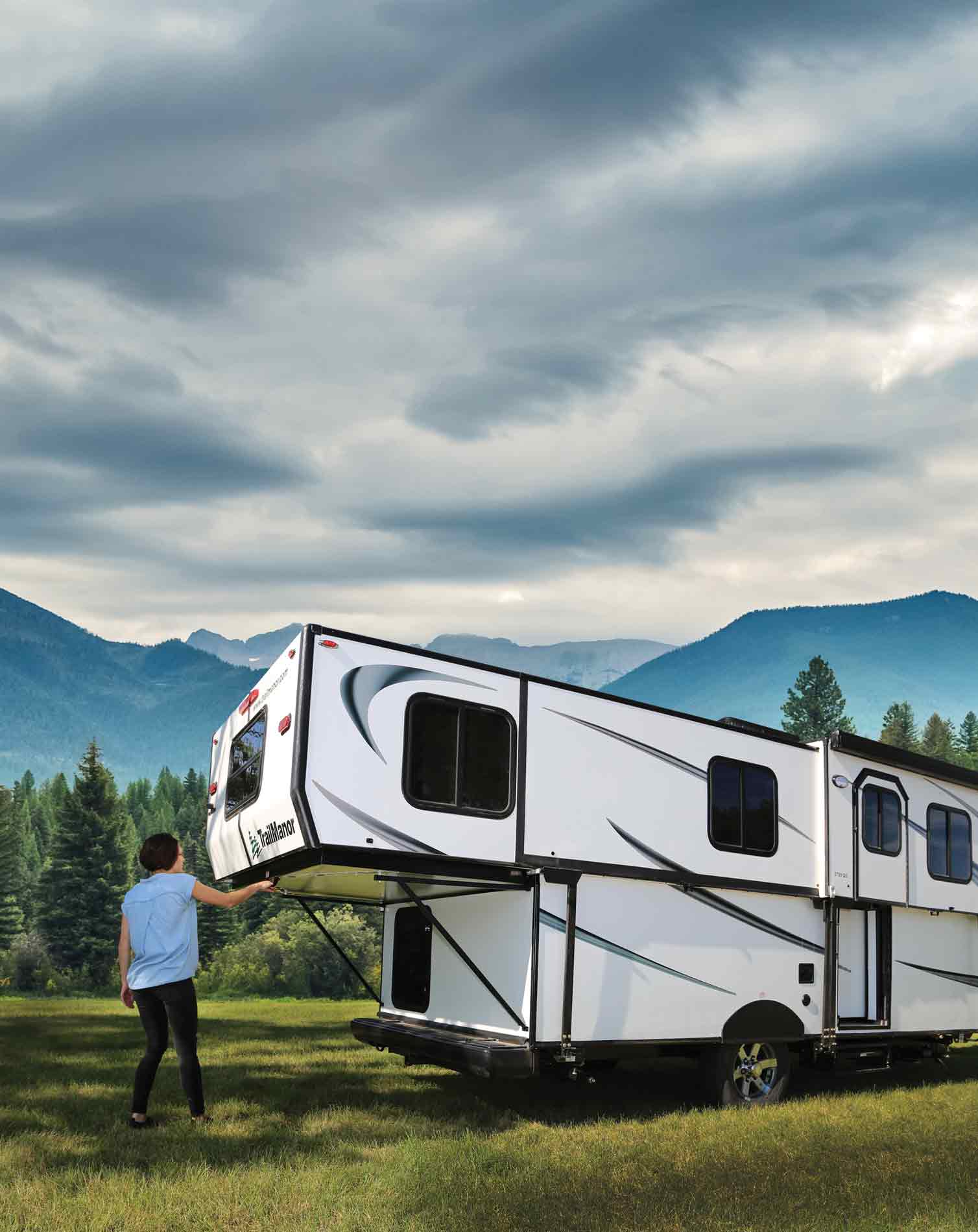 who manufactures trailmanor travel trailers
